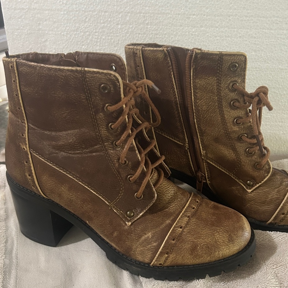 Refresh Brown Lace-Up Block Heel Ankle Boots